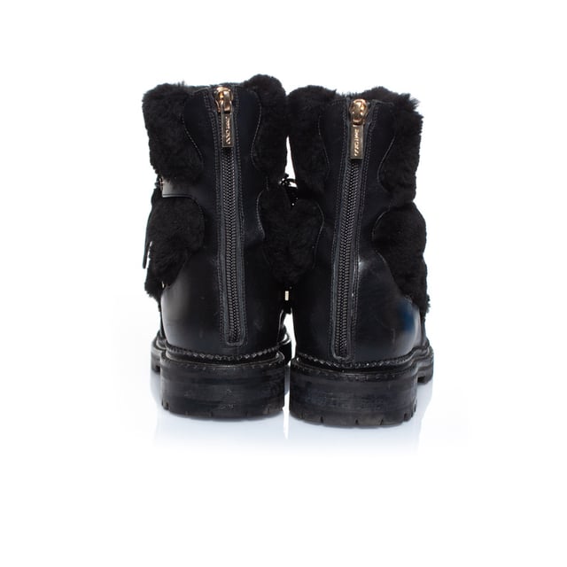 VINTAGE, RRP AS NEW
Jimmy Choo, Fur embellished leather lace up boots. The item is in very good condition.
• CONDITION: very good condition 

• SIZE: 38.5

• INSOLE MEASUREMENTS: 25 cm

• HEEL MEASUREMENTS: 3 cm PLATFORM: 2 cm

• SHAFT HEIGHT: 16 cm WIDTH TOP: 14 cm

• FABRIC: leather, fur

• COLOUR: black