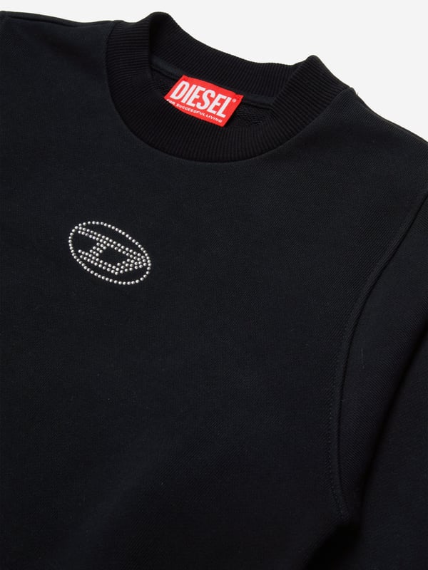 Introducing the Diesel Girls Slemby Logo Sweatshirt in sleek black, a chic addition for AW2024! Tailored for comfort and style, it's the perfect pick for your little trendsetter. Key highlights include: Bold Diesel Logo: Signature branding for an iconic, fashionable look. Premium Comfort: Soft fabric ensures all-day wearability without compromising style. Versatile Design: Seamlessly transitions from playdates to parties. Durable Fabric: Stands up to the energy of adventurous girls.Elevate her wardrobe with this stylish Diesel masterpiece!
