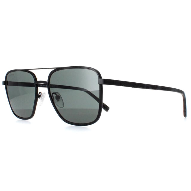 Las gafas de sol Lacoste L245S 002 negro mate gris son una fusiÃ³n de diseÃ±o icÃ³nico y calidad inigualable. Con una silueta elegante y un sutil guiÃ±o al encanto retro, las L245S combinan a la perfecciÃ³n una estÃ©tica vanguardista con la mÃ¡xima funcionalidad. La montura ligera garantiza la comodidad durante todo el dÃ­a, mientras que las lentes proporcionan una visiÃ³n nÃ­tida y una protecciÃ³n UV Ã³ptima.