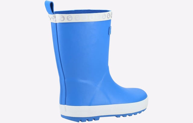 Gorgeous wellington for juniors who are looking for a splash of colour in their wardrobe! Fully rubber upper with memory foam footbed for extra comfort whilst splashing in those puddles!
- Colourful printed rubber upper- Textile lined with removable memory foam insole- Rubber traction sole unit with chunky cleated heel