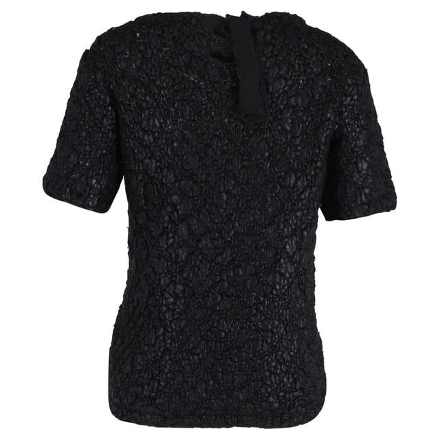 VINTAGE, RRP AS NEW
Keep warm in style with the Moncler Maglioni Tricot Girocollo Knit Top in Black Wool. The round neck design, paired with the textured wool construction, adds a touch of sophistication to any winter outfit. The ribbon detailing at the back is a subtle yet striking addition to this luxurious piece, making it a must-have for any fashion-forward wardrobe.


Moncler Maglioni Tricot Girocollo Knit Top in Black Wool
Condition: Excellent
Signs of wear: No retail tag but Brand tag on., No visible sign of wear., 
Packaging: None
Color: black
Material: Wool/hair
Size: S
Measurements: Length: 630; Chest: 490
SKU: TONPUGBCL371830W