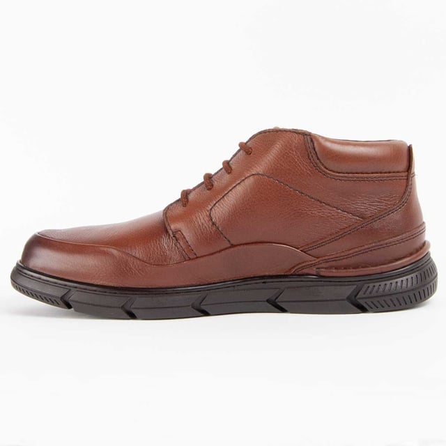 Purapiel guarantee, 10 years warranty. Men's boot. Made of 100% natural leather free of Chromium VI. Top quality materials. Non-slip rubber sole. Waterproof membrane. Padded insole. Manufactured by other brands for our brand.