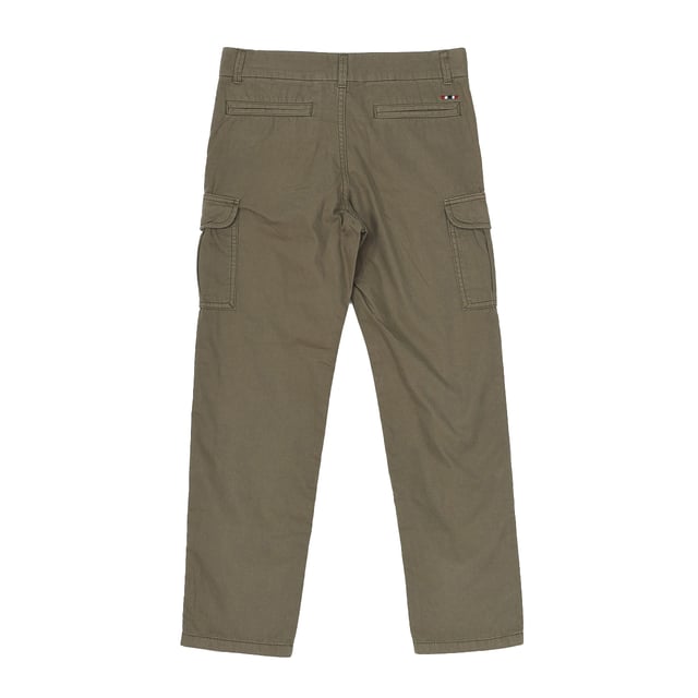 Pantalones Napapijri.
Color Verde
Pantalon largo con bolsillos bordados y laterales.
 Costuras vistas a tono.
Etiqueta  de la firma cosida en el ltaeral  de uno de los bolsillos. 

 Composición:  100% Algodón

Instrucciones de lavado:
- Lavar máximo a 30ºC.
- Planchar a media temperatura, máx. 110ºC.
- Permite usar secadora.
- No usar lejía.
- No admite el  lavado en seco.