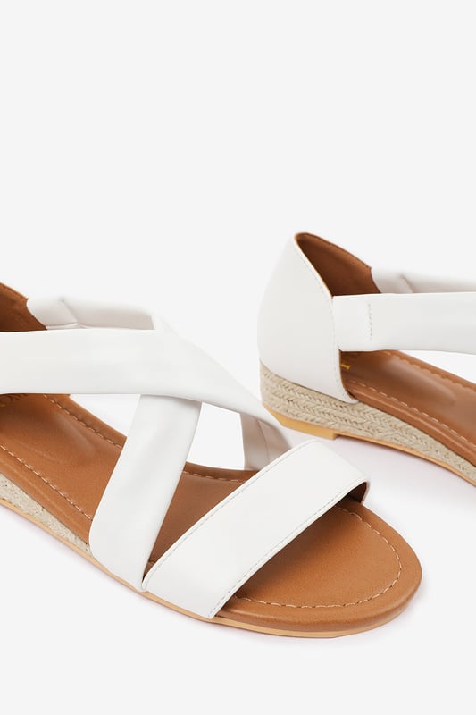 Wheres That From Womens 'Hummingbird' Low Wedge Shoes With Cross Over Strap Step into style and comfort with our Hummingbird Low Wedge Shoes with Cross Over Strap. These sandals are the perfect combination of casual chic and easy-wearing comfort, making them a must-have for your warm-weather wardrobe.
Key Features:
Casual Chic: The open toe design adds a touch of sophistication to these sandals. The low wedge heel offers a subtle lift, adding a stylish element to any outfit. Whether you're strolling along the beach or attending a casual brunch, these sandals will effortlessly elevate your look.Comfortable Fit: With a cushioned insole and soft fabric straps, these sandals provide all-day comfort. The low wedge heel provides stability and support.Versatile Style: These sandals are incredibly versatile and can be paired with a variety of outfits. Dress them up with a sundress for a summer party or dress them down with jeans for a casual day out. The classic espadrille design adds a laid-back and trendy vibe to any look.Durable Construction: Crafted from high-quality materials, these sandals are built to last. The sturdy sole and durable fabric straps ensure long-lasting wear, allowing you to enjoy these sandals for seasons to come.
Specifications:Style: Cross over strapClosure: Slip-on style for easy and convenient wear
Step into effortless style and comfort with our Hummingbird Low Wedge Shoes with Cross Over Strap. These sandals are perfect for any occasion, offering both style and comfort in one chic package. Embrace the laid-back and fashionable vibe of these espadrilles and elevate your summer look today.