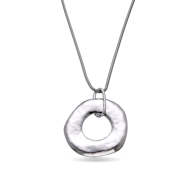 Collar Routa acabado en rodio. África se convierte en la línea perfecta para mujeres con personalidad, que no temen arriesgar y lucir piezas con carácter propio.
Un viaje a nuestros orígenes.