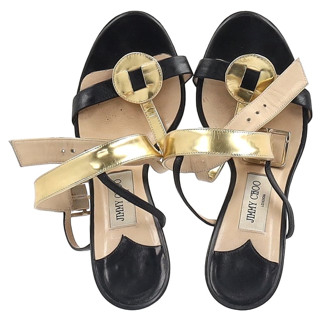 Jimmy Choo T-Strap Heel Sandals in Black and Gold Leather VINTAGE, RRP AS NEW
The Jimmy Choo T-Strap Heel Sandals in Black and Gold Leather are a striking fusion of elegance and modern glamour. Crafted from high-quality black leather with metallic gold accents, these sandals feature a sleek T-strap design that creates a flattering silhouette. The slim, stiletto heel adds a touch of sophistication, while the combination of black and gold offers a timeless yet bold contrast. Perfect for evening events or upscale occasions, these Jimmy Choo sandals add a refined and luxurious touch to any outfit. Whether paired with a cocktail dress or tailored pants, these sandals are the ideal statement piece for the fashion-forward woman.
Jimmy Choo T-Strap Heel Sandals in Black and Gold Leather
Condition: Very good
Signs of wear: Minor markings, Lightly used but very well maintained. Minor mark at soles & creasing, light scuffing at the soles and heels.
Packaging: None
Color: Black
Material: Leather | leather
Size: EU | 37.5/UK4.5/US7.5
Measurements: Heel height: 100; Insole length: 270
SKU: NAPPUGBSH444491W