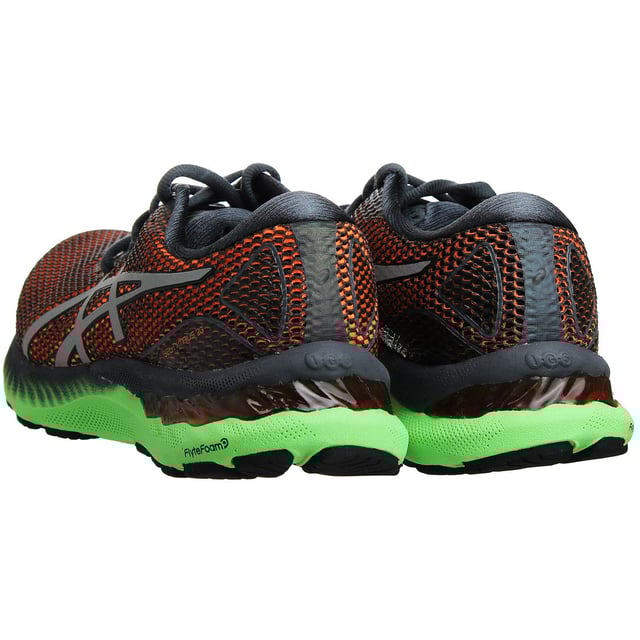 Die ASICS Gel-Nimbus 23 Lite-Show Laufschuhe für Herren vereinen modernste Lauftechnologie mit zusätzlichen Sichtbarkeitsfunktionen, um Ihr Lauferlebnis zu verbessern, insbesondere bei schlechten Lichtverhältnissen. Diese Schuhe sind Teil der Lite-Show-Kollektion von ASICS, die entwickelt wurde, um Läufern überragende Dämpfung, Unterstützung und Sicherheit zu bieten. Wichtige Eigenschaften: Gel-Dämpfungstechnologie: Der Gel-Nimbus 23 Lite-Show verfügt über die bekannte Gel-Dämpfungstechnologie von ASICS im Vorder- und Rückfußbereich. Dies bietet eine außergewöhnliche Stoßdämpfung, reduziert die Belastung Ihrer Gelenke und gewährleistet ein reibungsloses und bequemes Laufgefühl. FlyteFoam-Technologie: Die Zwischensohle ist mit der FlyteFoam-Technologie von ASICS ausgestattet und bietet leichtgewichtige Dämpfung und Reaktionsfähigkeit für einen energiegeladenen Lauf. Lite-Show-Technologie: Verbesserte Sichtbarkeit ist ein Highlight dieser Schuhe. Die Lite-Show-Technologie integriert reflektierende Materialien in das Schuhdesign, wodurch Sie bei schlechten Lichtverhältnissen besser sichtbar sind. Egal, ob Sie in der Morgen- oder Abenddämmerung oder am Abend laufen, Sie verfügen über ein zusätzliches Maß an Sicherheit. Atmungsaktiv und leicht: Das Obermaterial aus speziell entwickeltem Mesh sorgt für Atmungsaktivität und hält Ihre Füße während des gesamten Laufs angenehm kühl. Trotz seiner fortschrittlichen Funktionen bleibt der Schuh leicht und reduziert so die Ermüdung bei längeren Läufen. OrthoLite X-40 Einlegesohle: Die herausnehmbare OrthoLite X-40 Einlegesohle sorgt für zusätzliche Dämpfung und Feuchtigkeitstransport und sorgt so für trockene und bequeme Füße. AHAR-Gummilaufsohle: Die Laufsohle aus ASICS High Abrasion Rubber (AHAR) bietet hervorragende Haltbarkeit und Traktion und sorgt für sicheren Halt auf verschiedenen Oberflächen. Geschlechtsspezifisches Design: ASICS hat das Design speziell auf die Bedürfnisse männlicher Läufer zugeschnitten und bietet eine stützende und bequeme Passform. Schnürverschluss: Der traditionelle Schnürverschluss ermöglicht eine individuelle und sichere Passform und sorgt dafür, dass Ihre Füße beim Laufen gut gestützt und stabil sind. Stilvolle Ästhetik: ASICS ist bekannt für seine modernen und stilvollen Designs, und der Gel-Nimbus 23 Lite-Show bildet da keine Ausnahme. Die zusätzlichen Lite-Show-Elemente verbessern nicht nur die Sichtbarkeit, sondern verleihen dem Schuh auch eine einzigartige und auffällige Ästhetik. Zusammenfassend sind die ASICS Gel-Nimbus 23 Lite-Show Herren-Laufschuhe die perfekte Wahl für Läufer, denen Leistung und Sicherheit gleichermaßen wichtig sind. Mit Gel-Dämpfung, FlyteFoam-Technologie und Lite-Show-Sichtbarkeitsfunktionen bieten diese Schuhe die nötige Dämpfung, Unterstützung und zusätzliche Sicherheit für ein komfortables und sicheres Laufen, auch bei schlechten Lichtverhältnissen. Ob ambitionierter Sportler oder Freizeitläufer, der Gel-Nimbus 23 Lite-Show kombiniert fortschrittliche Technologie mit Stil und bietet ein außergewöhnliches Lauferlebnis.