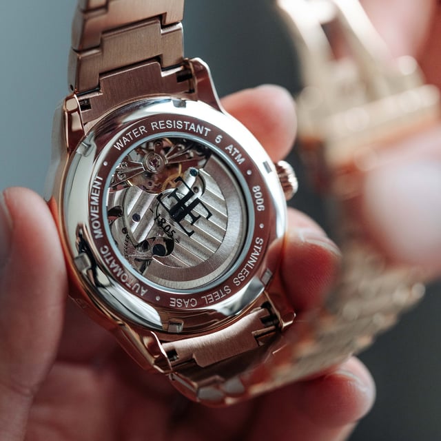 COLLECTION: LONGITUDE AUTOMATIC SKELETON
MODEL: ES-8006-44
MOVEMENT: AUTOMATIC SKELETON 
CASE MATERIAL: STAINLESS STEEL
CASE DIAMETER (MM): 44
CASE THICKNESS (MM): 14
CASE SHAPE: ROUND
CASE COLOR: ROSE GOLD
DIAL COLOR: BLUE
BAND: STAINLESS STEEL BRACELET
BAND COLOR: ROSE GOLD
BUCKLE: DEPLOYMENT BUCKLE WITH PUSH BUTTONS
BAND WIDTH (MM): 22
WATER RESISTANCE: 5 ATM
WATCH WEIGHT (G): 150
WARRANTY: 2 YEARS INTERNATIONAL WARRANTY