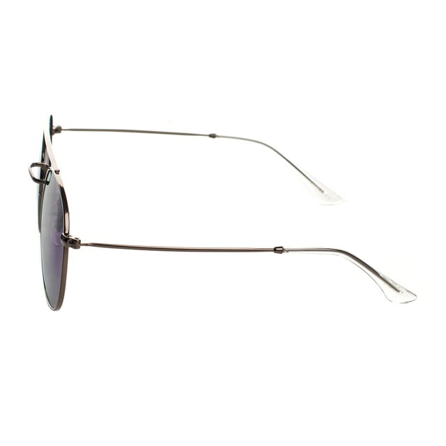Unisex round sunglasses with polarized lenses and UV 400 protection, designed to provide maximum eye protection and style.

 With a sturdy and elegant metal frame.

 UV 400 polarized lenses block 100% of UVA and UVB rays, reducing glare and providing clearer, more comfortable vision.

 The design includes the brand's logo discreetly engraved on one of the lenses, highlighting its authenticity and distinctive character.

 They include a soft cleaning cloth to keep your lenses spotless and a protective case to store them safely.

 Perfect for complementing any look, these glasses are ideal for those looking for protection and style in one piece.
 Measures: Lens height: 51 mm, Lens width: 54 mm, Bridge: 21 mm, Temples: 136 mm
 Composition: Metal
 Care:
- Wash only with water or, if necessary, a mild soap.
 - Dry with a soft cloth to avoid scratches.
 - Avoid contact with harsh surfaces or abrasive liquids.