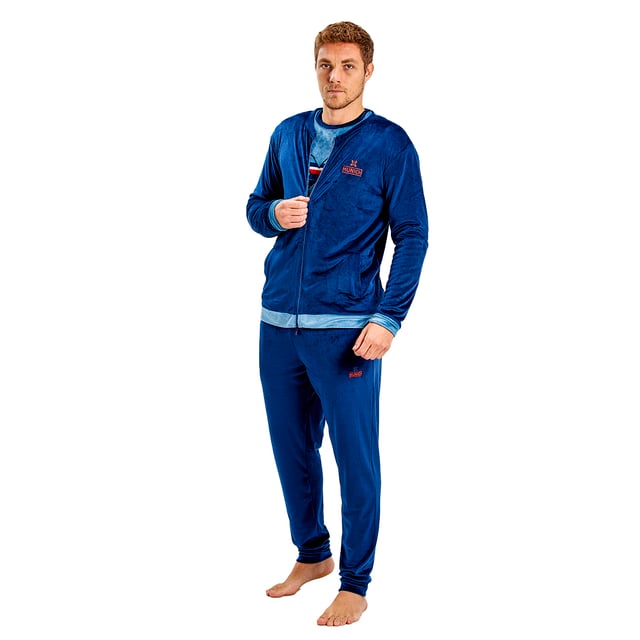Long sleeve velvet pajama jacket Munich.
 Color blue
 Long-sleeved, round-neck T-shirt.
 Design with brand graphics.
 Long pants.
 Elastic waistband.
 Straight hems.
 Seams seen in tone.

 Composition: 95% Polyester, 5% Elastane.

 -Wash at max temperature. 30º.
 -Do not use bleach.
 -Iron at max temperature. 110º.
 -It does not support dry cleaning.
 -Allows you to use a dryer.
 Composition: 95% Polyester, 5% Elastane.
 Care:
-Wash at max temperature. 30º.
 -Do not use bleach.
 -Iron at max temperature. 110º.
 -It does not support dry cleaning.
 -Allows you to use a dryer.