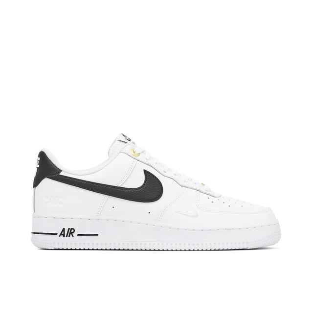 Originally designed as a highly functional basketball shoe, the Nike Air Force 1 40th Anniversary White Black arrives to celebrate the silhouette’s 40th anniversary. Crafted from premium leather, the upper hosts Swoosh branding, gold-tone dubraes and a debossed “40” logo on the ankle. Underfoot cushioning delivers all-day comfort, balanced by breathable perforations on the toe box. Buy and sell the Nike Air Force 1 40th Anniversary White Black with Laced.