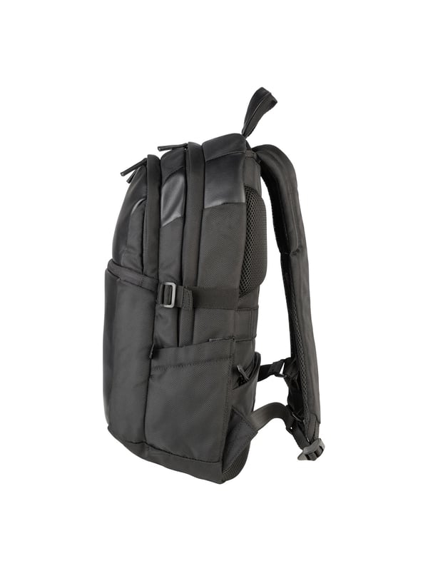 Unisex rugzak met ritssluiting. één met ritssluiting en twee open binnenzakken. één voorkant met ritssluiting, één achterkant met ritssluiting en twee open zijvakken met externe vakken. ontbrekende schouderband.  Handvat van gerecycled polyethyleentereftalaat. een binnencompartiment.  extern materiaal.  Binnenkant van gerecycled polyethyleentereftalaat. Afmetingen: 31x46,5x17 cm. Modeproduct