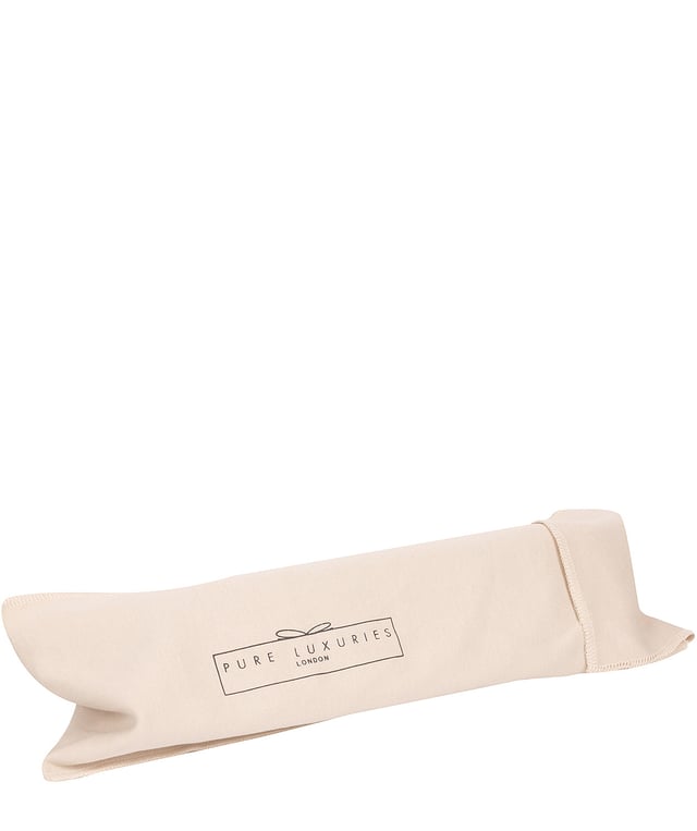 The 'Reeves' leather cosmetic brush bag is handcrafted from a luxurious smooth grain natural leather for a soft-touch and stylish finish. A flawless untreated, natural 100% cotton lined spacious central compartment is concealed and secured by a unique zip round top. Finished with the iconic Pure Luxuries gold foil embossed logo, for a striking finishing touch and presented in a 100% cotton branded Pure Luxuries pouch.