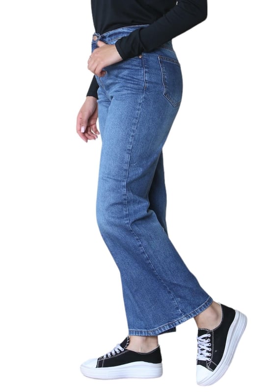 MYT dames wijde pijpen High Waisted jeans zijn gemaakt van hoogwaardige denimstof.- -. Hij zit hoog en nauwsluitend op de taille met een dramatisch A-lijn beensilhouet dat naadloos aansluit op je heupen.- -. De five-pocket styling en knoop- en ritssluiting zorgen voor een klassieke touch. Een merklabel op de achterkant zorgt voor een kenmerkende afwerking. De stof is gemengd met 2% elasthaan wat lichte bewegingsvrijheid en comfort geeft.- -. Het klassieke wide leg straight fit ontwerp van deze jeans voor dames maakt hem ongelooflijk veelzijdig.- -. Combineer ze met je favoriete blouse of een casual T-shirt.