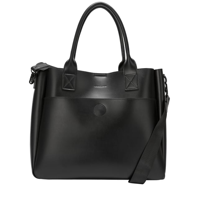 Complete your carryall line-up with the Amelia XL single pocket tote grab bag. The Amelia grab bag is the perfect tote bag for carrying your everyday essentials, ideal for running errands, work or school. You will also find a removable pouch inside, made to keep all your valuables in one place.
