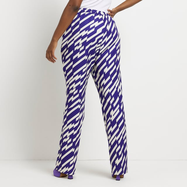Plus collection, Stripe print, Belt loops, Front pockets, Slim leg, Plus Size Guide