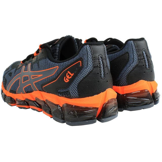 Asics Gel-Quantum 360 6 Zapatillas para Hombre – una fusión perfecta de tecnología avanzada, comodidad y estilo para el corredor masculino dedicado. Diseñadas por Asics, estas zapatillas incorporan características de vanguardia para mejorar tu experiencia de carrera. Estas son las características clave del Gel-Quantum 360 6:

Amortiguación de Gel de 360 Grados: El Gel-Quantum 360 6 está equipado con la tecnología de amortiguación Gel, la cual proporciona absorción de impactos de 360 grados. Esta característica innovadora garantiza una comodidad óptima al minimizar el impacto en tus articulaciones, permitiéndote disfrutar de una carrera suave y cómoda.

Construcción del Superior FluidFit: La construcción del superior FluidFit se adapta a las contornos de tu pie, brindando un ajuste personalizado y similar al de un guante. Este diseño sin costuras mejora la flexibilidad, comodidad y transpirabilidad, asegurando un ambiente ceñido pero ventilado durante tus carreras.

Tecnología Trusstic System: La tecnología Trusstic System reduce el peso de la unidad de la suela mientras mantiene la integridad estructural. Esto contribuye a la estabilidad general del calzado, apoyando tu pie durante toda la zancada de carrera.

Plantilla Ortholite X-40: La plantilla Ortholite X-40 agrega una capa extra de amortiguación y gestión de la humedad. Esta característica mejora la comodidad y ayuda a mantener tus pies frescos y secos, garantizando una sensación de frescura durante tus carreras.

Sistema de Guiado de Impacto (IGS): El IGS de Asics mejora la marcha natural de tu pie, facilitando una transición suave desde el golpe del talón hasta el despegue de los dedos. Este sistema optimiza tu eficiencia de carrera y rendimiento general.

Suela AHAR+ para Durabilidad: La suela AHAR+ (caucho de alta abrasión Asics) proporciona una durabilidad y tracción excepcionales. Diseñada para diversas superficies, ofrece un agarre confiable, asegurando confianza y estabilidad durante tus carreras.