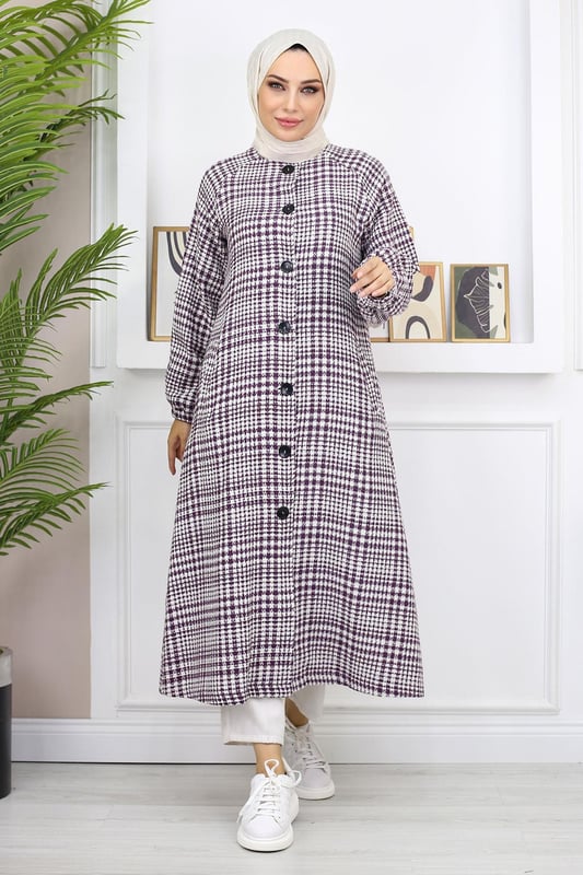 Stoffmerkmal: Hergestellt aus Chanel-Stoff.Produktmerkmal: Es handelt sich um ein neues Hijab-Modell der Saison. Es ist ungefüttert. Die Manschetten sind elastisch. Es hat verwendbare Knöpfe auf der Vorderseite. Aufgrund von Konzeptaufnahmen kann es zu leichten Unterschieden in den Farbtönen des Produkts kommen. Das Model trägt Größe 38. Größe 38 Kopfbedeckung Maße: Produktlänge: 125