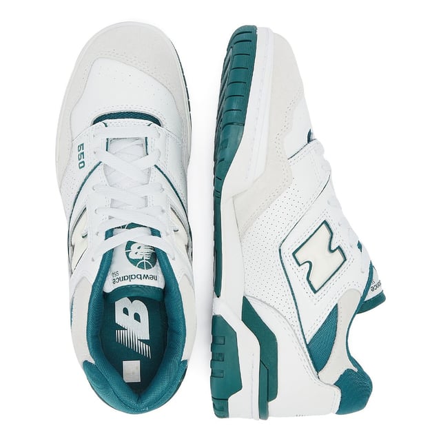 Experience timeless style with the 550 Low Top trainers, featuring a classic leather, synthetic, and mesh upper construction. These sneakers embody a look that's both iconic and enduring.