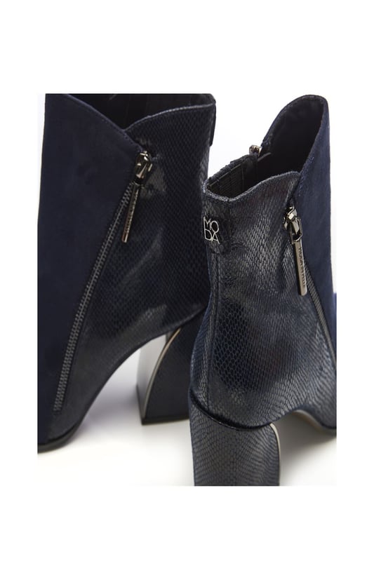 Your new favourite wide fit boot. Amy features a stunning curved block heel with a metallic inner, the contrasting textures on the shoe add further detail whilst still leaving it effortless to style. Complete with a functional inside zip and a decorative outside zip. Style with leather trousers and a blouse.