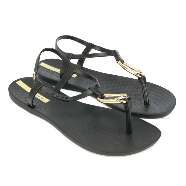 Damen Ipanema Charm Loop Sandalen in schwarz.- Schlankeres Profil, das sich zur Spitze hin verjüngt.- Verstellbarer Knöchelriemen mit Druckknopf.- Metallische Schleife am vorderen Riemen.- Abgerundete Seiten.- Gummisohle.- Ref: 83332AH058