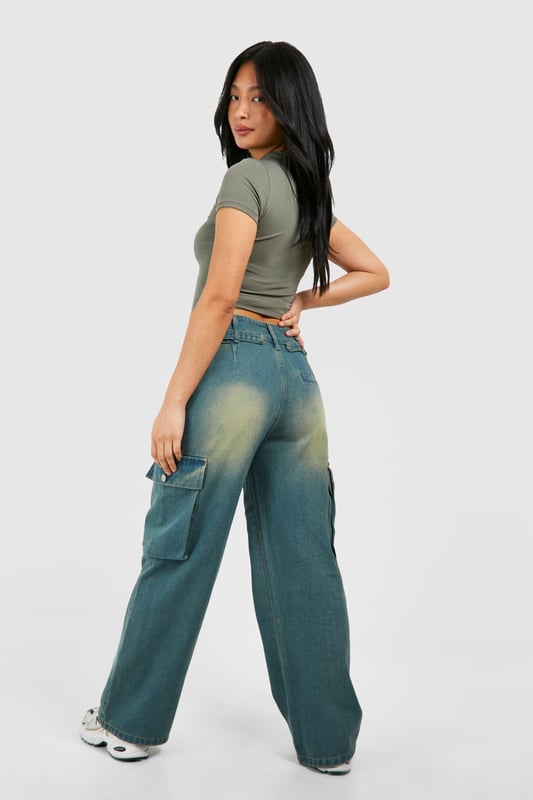 Calling all you pocket rockets: boohoo's range of petite clothing is here to help you seriously up your style game this season. Our collection is designed for queens 5'3'' and under, and each piece has been cut to suit a smaller frame. From the perfect fitting petite dresses to dreamy petite jeans, cosy petite loungewear to petite coats, find the perfect fit with our collection. We've got all the new season petite styles just waiting to be added to your wardrobe, girl. Style: Cargo JeanFabric: DenimLength: RegularModel's height: 163cm / 5'4"