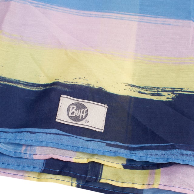 Buff Women's Foulard Type Scarf
 Made entirely of soft and lightweight polyester, designed to offer elegance, comfort and functionality for any occasion.

 This accessory combines style and practicality, being perfect to complete your looks with a sophisticated touch.

 Main features:

 - Made of high quality polyester, durable and soft to the touch.
 - Foulard-type design, light and fluid, perfect to enhance any outfit.
 - Breathable and quick-drying fabric, ideal for year-round use.
 - One size.
 - Versatile and easy to match, suitable for both decorative use and light neck and shoulder protection.
 - Available in a wide range of colors and prints that highlight the quality and characteristic design of Buff.

 A practical and elegant scarf, ideal for those looking for a comfortable and stylish accessory for everyday use.
 Measures: 110.5 X 111.5 cm
 Composition: 100% Polyester
 Care:
- Machine wash max. at 40ºC.
 - Avoid the use of fabric softeners.
 - Do not use bleach.
 - Do not use a dryer.
 - Iron at low temperatures.