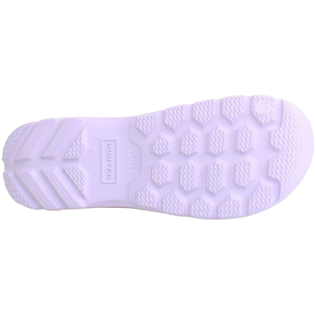 Maak kennis met de Hunter Water Kids Purple Shoes, een perfecte mix van functionaliteit, stijl en levendige kleuren voor jonge ontdekkingsreizigers. Deze schoenen zijn ontworpen om natte omstandigheden te weerstaan terwijl ze kleine voetjes comfortabel houden, en zijn ideaal voor verschillende buitenactiviteiten. Hier zijn de belangrijkste kenmerken:

 Waterbestendig ontwerp:  Deze schoenen zijn gemaakt van waterbestendige materialen en bieden bescherming tegen lichte regen en vochtige omstandigheden, zodat je kind droog blijft tijdens buitenavonturen.

 Comfortabele pasvorm:  Deze schoenen zijn ontworpen met het comfort van kleine voetjes in gedachten en hebben een goede en ondersteunende pasvorm. Het lichtgewicht ontwerp bevordert het bewegingsgemak tijdens het spelen.

 Duurzame constructie:  Gebouwd met Hunter's toewijding aan kwaliteit, zijn deze schoenen duurzaam genoeg om de actieve levensstijl van jonge ontdekkingsreizigers aan te kunnen. Ze zijn bestand tegen de ontberingen van het buitenspelen.

 Gemakkelijk aan en uit: Uitgerust met handige sluitsystemen, zoals klittenband of elastische veters, zijn deze schoenen gemakkelijk door kinderen zelfstandig aan en uit te trekken.

 Veelzijdige stijl:  Of het nu een dagje naar de speeltuin is of een familie-uitje, deze paarse schoenen voegen een vleugje kleur toe aan de outfit van je kind, waardoor ze geschikt zijn voor verschillende gelegenheden.

 Grippy buitenzool:  De stevige buitenzool biedt betrouwbare tractie en zorgt voor stabiliteit op verschillende ondergronden. Deze eigenschap is vooral handig voor actief buitenspelen.

Houd er rekening mee dat de gegeven details een algemene beschrijving zijn gebaseerd op algemene kenmerken van waterbestendige kinderschoenen en dat de werkelijke productdetails kunnen afwijken. Voor nauwkeurige informatie is het aanbevolen om de specifieke productdetails op de officiële Hunter website te bekijken of contact op te nemen met de Hunter klantenservice.