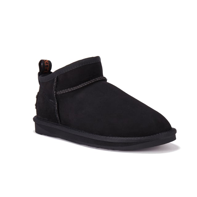 Unser Luxe-Klassiker Cosy im ultrakurzen Rundhalsschnitt, perfekter luxuriöser Komfort für jeden Tag für Ihre Füße.