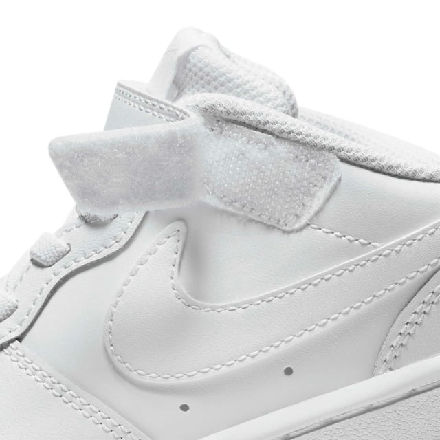 Spezifikationen: Low-cut Basketball-Stil Turnschuhe aus Leder, langlebig und leicht zu reinigen, kontrastierenden Logo an den Seiten angebracht Schnürung: Klettverschluss und elastische Schnürsenkel Sohlentyp: Durchgehende Sohle für bessere Traktion
