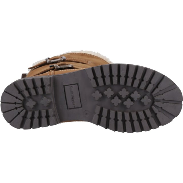 A perfect choice for wet winter days this waterproof boot will keep you comfortable in style, featuring a cosy shearling and textile lining, and a waterproof memory foam insole you can stay dry and warm all day long