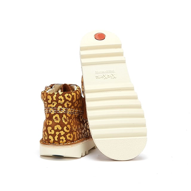The iconic Kickers silhouette has gone wild with an all-over colourful leopard print and metallic hardware. Keeps active feet secure and comfortable with a cushioned footbed, soft fabric lining, durable rubber sole and anti-odour technology.