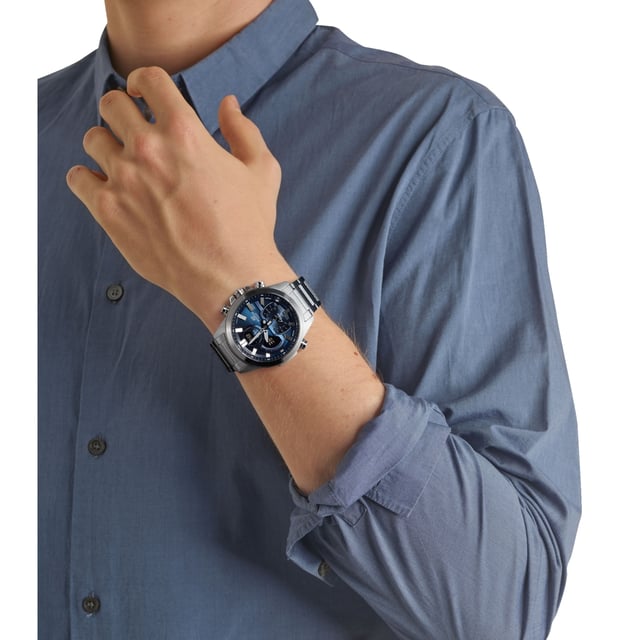 This Casio Edifice Analogue-Digital Watch for Men is the perfect timepiece to wear or to gift. It's Silver 46 mm Round case combined with the comfortable Silver Stainless steel watch band will ensure you enjoy this stunning timepiece without any compromise. Operated by a high quality Quartz movement and water resistant to 10 bars, your watch will keep ticking. This fashionable, classic watch is a perfect gift for New Year, birthday,valentine's day and so on -The watch has a calendar function: Day-Date, Bluetooth, Stop Watch, Worldtime, Alarm, Light High quality 21 cm length and 21 mm width Silver Stainless steel strap with a Fold over with push button clasp Case diameter: 46 mm,case thickness: 13 mm, case colour: Silver and dial colour: Blue