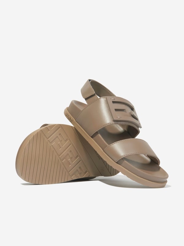 Fendi embody high quality craftsmanship designs with refined elegance. These unisex sandals capture the luxury Italian label's preference for enigmatic technology. Crafted in a curved, open toe design via a metal logos and adjustable straps. ‚ 100% Pelle