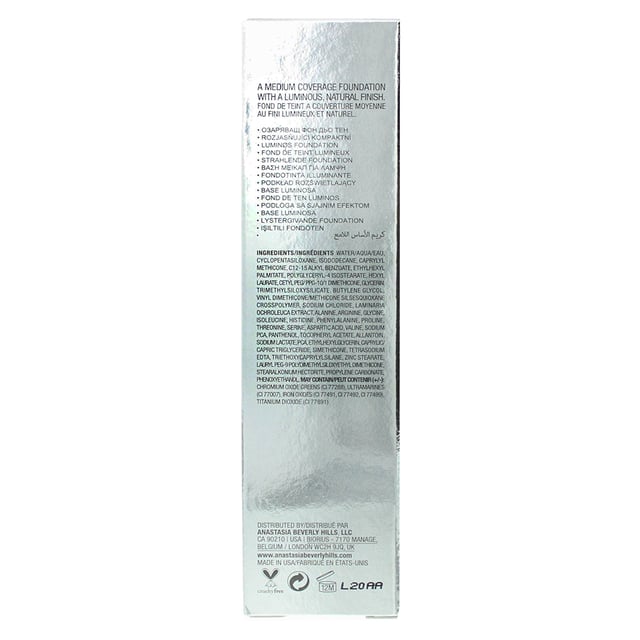 This water-resistant liquid foundation delivers long-wearing, medium coverage yet still feels weightless and looks ultra-fresh. It blurs any imperfections without caking or masking the skin’s natural radiance. Gives the complexion a fresh, radiant look with a lightweight, second-skin feeling. Formulated without gluten, parabens, alcohol, oil, mineral oil or talc. Suitable for all skin types, including sensitive skin.