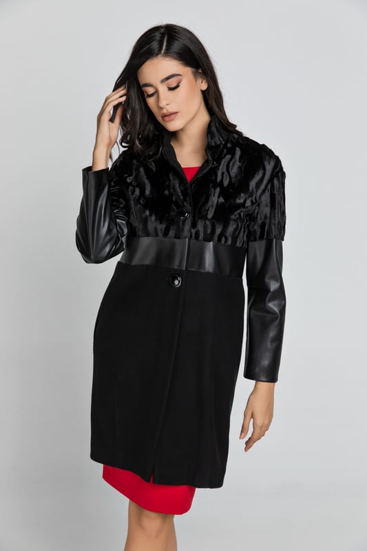 Three fabric coat in black. Astrakhan at the top with a wide faux leather panel underneath and on the rest of the arms. Coat fabric below. Upright collar. Fastens in the front with 3 big buttons. Two side pockets. Easy fit. Our model is 176cm and is wearing size 36/S. Measurements for size 36/M (in cm): Shoulder -46, Chest-45, Waist-45, Bottom-50, Sleeve length -53, Body length-91. 50%wool-50%acryl + 100%polyester. Accessories are not included.