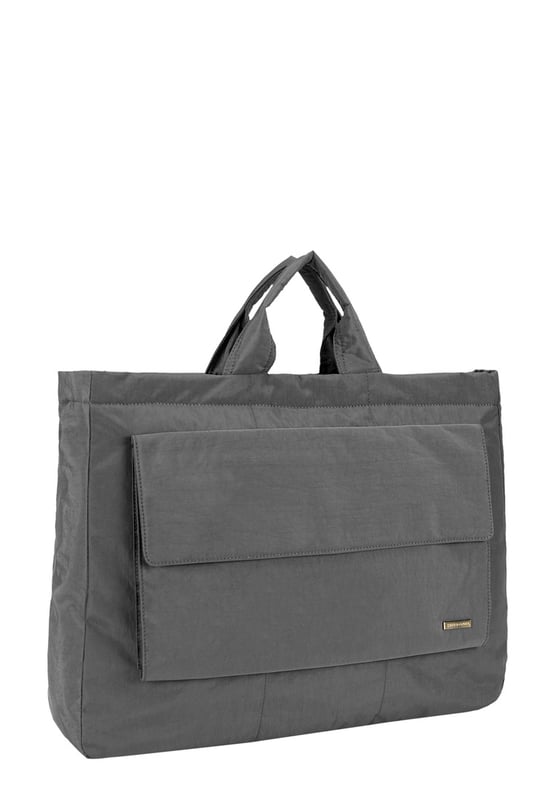 The Landscape Nylon Tote is the perfect commuter bag. With ample internal space and an oversized flap over zip pocket to the front, the bag features a comfortable padded carry handle and adjustable crossbody strap with clip off function. Features: , Zip top opening, Front oversized flap over zip pocket, Rear zip pocket, SMITH & CANOVA antique brass logo, Branded antique brass zips, Padded grab handle, Adjustable crossbody strap (detachable), Internal 15 inch padded laptop sleeve, Internal zip pocket, 2 Internal mobile phone slip pockets - fits normal and plus size smart phones, 3 Internal pen slip pockets Style Ref: 92683 DKGREY
