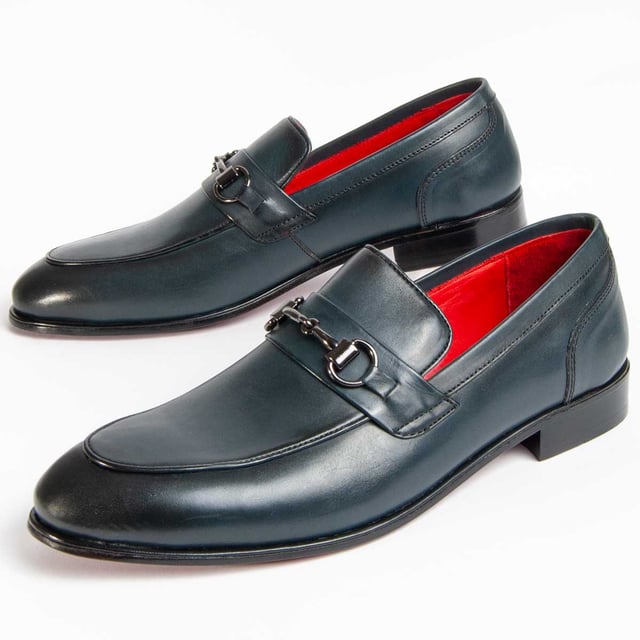 Purapiel, 10 years warranty. Classic moccasin for men. Made in 100% natural leather, Chrome VI free. High quality materials. Stitched leather sole. Padded insole. Manufactured by other brands for our brand.