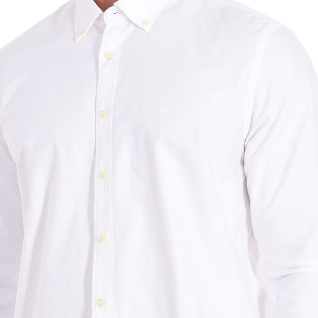 Camisa casual de manga larga Daniel Hechter.  
Color blanco  
Camisa de corte regular versátil.  
Cuello americano.  
Cierre principal de botones en la parte delantera.  
Puños con cierre de botón.  
Costuras visibles en tono.  

Composición: 100% algodón.  

-Ciclo de lavado a máquina a una temperatura máxima de 40º.  
-No usar secadora.  
-No usar blanqueador.  
-Planchar a una temperatura máxima de 150º.  
-No lavar en seco.  
Composición: 100% algodón.  
Cuidado:  
-Ciclo de lavado a máquina a una temperatura máxima de 40º.  
-No usar secadora.  
-No usar blanqueador.  
-Planchar a una temperatura máxima de 150º.  
-No lavar en seco.