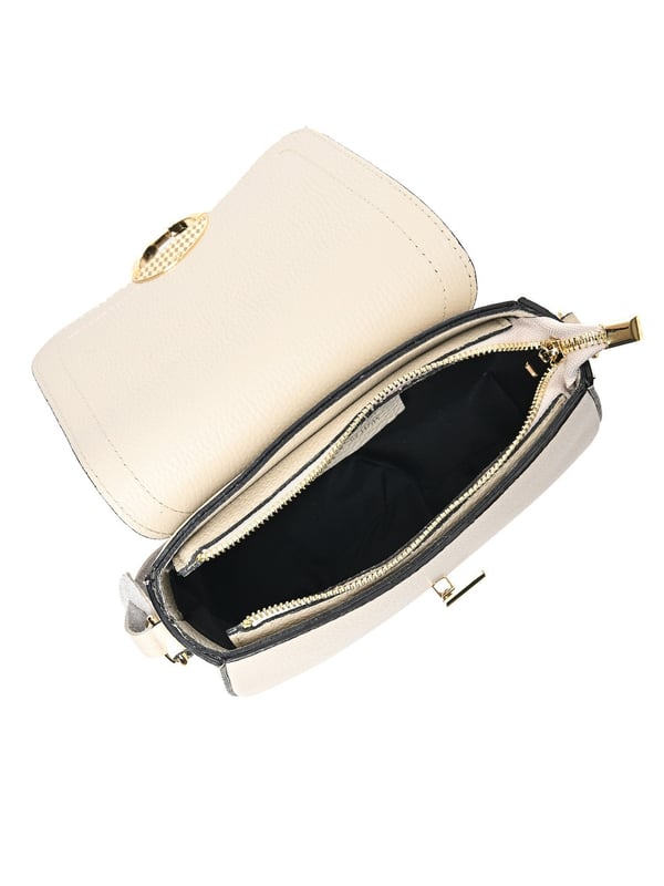 Crossbody Bag
100% leather
Top flap closure with clasp
Internal top zip closure
Inner zip pocket
Bag will be provided in either washight or dark denim
Dimensions: 19x22.5x7.5 cm
Shoulder strap: 110cm