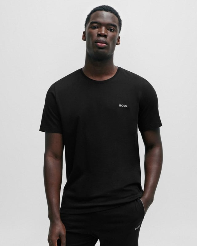 A versatile T-shirt cut to a straight fit in stretch jersey with a logo detail on the chest by BOSS Menswear.
Regular fitCrew neck
95% Cotton, 5% Elastane
50515391