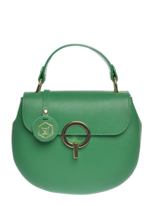 Crossbody tas
100% rundleer
Ritssluiting aan de bovenkant
Metalen gespsluiting aan de voorkant
Intern vak met rits
Afmetingen : 20x23,5x7,5 cm
Handvat: 21cm
Schouderriem: 120 cm verstelbaar