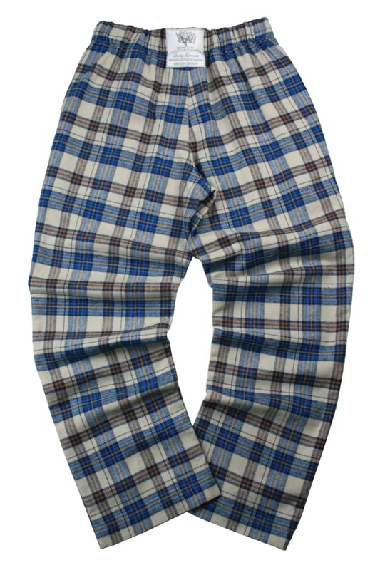 100% Cotton Traditional woven check design lounge pant pyjama trouser. Elastic waist and side pockets. Soft cosy brushed feel.
Relax in ultimate comfort with our Unisex Cotton Lounge Pants, designed for both style and ease. Made from 100% breathable cotton, these lounge pants offer a relaxed fit perfect for unwinding at home, running errands, or casual outings. The soft, cotton fabric feels gentle against the skin, while the adjustable drawstring waistband ensures a customisable fit for all-day comfort. With practical side pockets and a versatile design, these pants are perfect for both men and women.

Whether you're looking for everyday loungewear, cozy sleepwear, or a go-to pair for weekend relaxation, these unisex cotton lounge pants are a wardrobe essential.