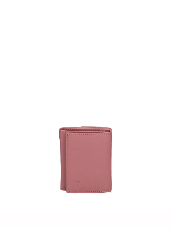 Cartera de hombre. El cierre es con botón de presión. Los bolsillos internos son tarjeteros y porta billetes. Los bolsillos exteriores son uno trasero con clip. Falta la correa para el hombro. Falta el mango. Hay un compartimento interno. El material exterior es 100% Piel Auténtica. Internamente está forrado en piel auténtica. Medidas: 8x10x3 cm. Producto de moda