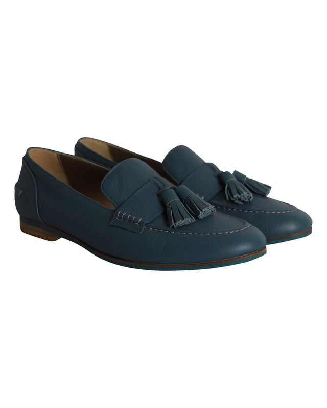 VINTAGE, RRP AS NEW
The Lanvin Tassel Loafers combine sophisticated style with casual comfort in signature blue leather. Add them to your collection of chic loafers and high heels.

Lanvin Tassel Loafers in Blue Leather
Material: Leather
Size: EU37.5
Condition: Very good
Sign of wear: Moderate wear on soles and insoles; Minor creasing on vamps
SKU: 292227