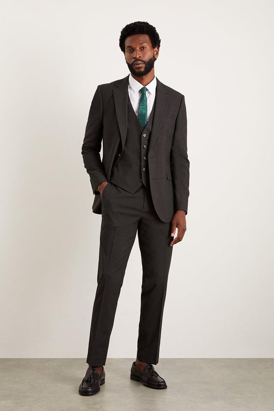 Introducing our slim fit charcoal essential suit trousers for men, perfect for any formal occasion. The trousers can easily be paired with our charcoal essential suit jacket for a complete formal outfit. Made with high-quality materials, these trousers are durable and comfortable to wear. Elevate your style with our slim fit charcoal essential suit trousers.