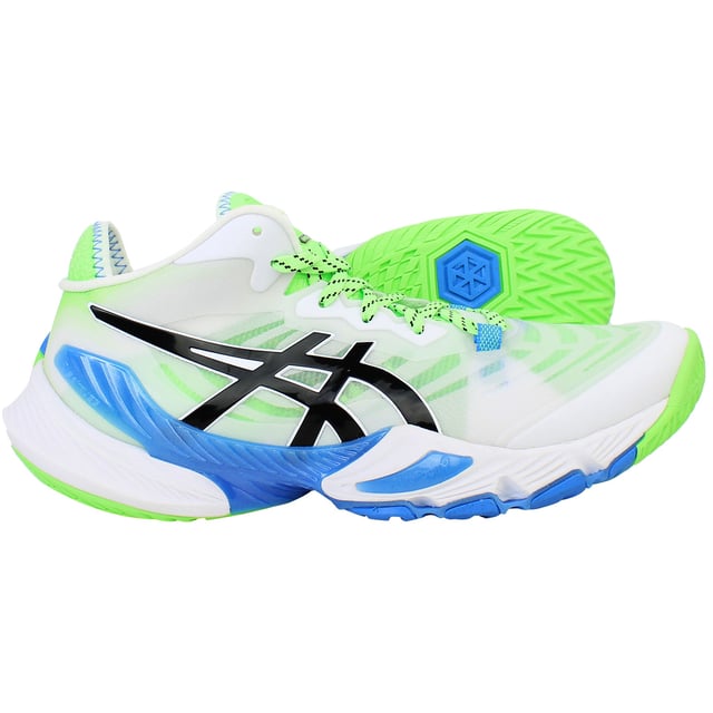Steigern Sie Ihre Leistung auf dem Platz mit den weißen Asics Metarise Herren-Volleyballschuhen. Diese Schuhe wurden für explosive Bewegungen und schnelle Seitenwechsel entwickelt und kombinieren ein leichtes Design mit fortschrittlicher Dämpfung und hervorragender Bodenhaftung. So bleiben Sie bei jedem Spiel beweglich und gut gestützt. Das strahlend weiße Finish sorgt für einen eleganten, modernen Look, der auf dem Platz hervorsticht und die leistungsstarken Eigenschaften des Schuhs perfekt ergänzt. Hauptmerkmale: Obermaterial aus technischem Mesh: Bietet hervorragende Atmungsaktivität und eine sichere, anpassungsfähige Passform, damit Ihre Füße auch bei intensiven Ballwechseln kühl und bequem bleiben. Reaktionsschnelle Dämpfung: Die fortschrittliche Zwischensohlentechnologie absorbiert Stöße bei Sprüngen und schnellen Bewegungen, reduziert Ermüdungserscheinungen und schützt Ihre Gelenke. Strapazierfähige, nicht abfärbende Außensohle: Die speziell für Hallen entwickelte, griffige Gummi-Außensohle bietet zuverlässigen Halt und Stabilität und steigert Ihre Leistung bei jedem Spielzug. Verbesserter seitlicher Halt: Verstärkte Designelemente bieten optimale Stabilität bei schnellen Drehungen und Richtungswechseln und sorgen dafür, dass Sie Balance und Kontrolle behalten. Leichtbauweise: Fördert Agilität und Geschwindigkeit und ermöglicht Ihnen schnelle Bewegungen über den Platz, ohne dass unnötiges Gewicht Sie behindert. Steigern Sie Ihr Spiel mit den weißen Volleyballschuhen Asics Metarise für Herren – Ihrem perfekten Partner für Kraft, Präzision und Höchstleistung auf dem Volleyballfeld.