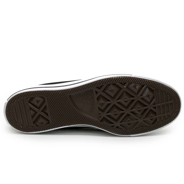 Spezifikationen: Der symbolträchtigste Sneaker der Welt, gekennzeichnet durch einen Sternaufnäher in der Mitte des Knöchels und sichtbare Nähte Obermaterial: Canvas Schnürung: Flache Spitze Sohlenart: Flache Sohle mit Logo