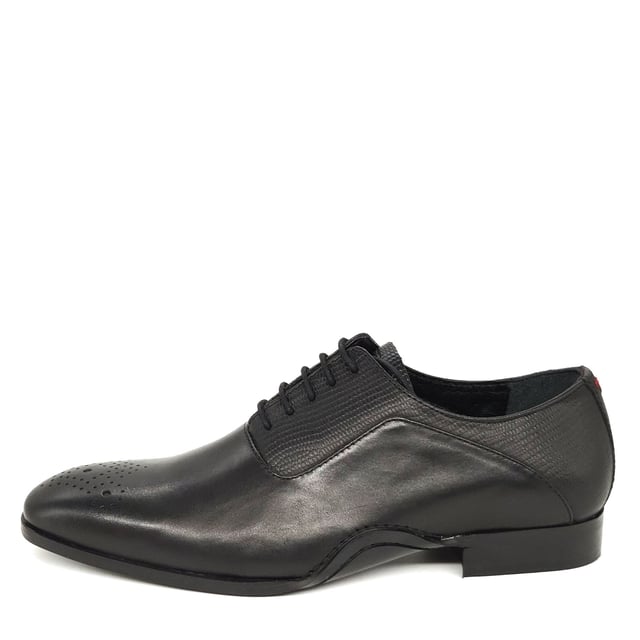 Meet Hillingdon, a traditional Oxford shoe with a twist, featuring a simple leather lace up design complete with an on-trend textured leather finish and brogue detailing on the toe.