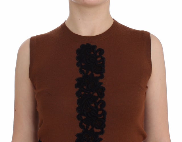 Ärmlös väst från Monica Bellucci Sicily Collection\n  Tillverkad av 100% äkta brun ull och svart spets\n  Crewneck-design\n  Logotypdetaljer\n  Föremål från catwalken\n  Tillverkad i Italien\nMaterial: 5% bomull 95% ull